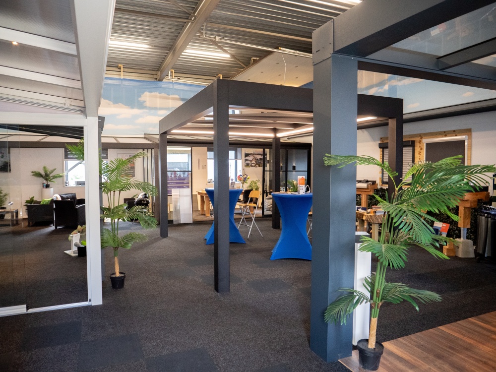 De showroom van ScS Zonwering in Hoogeveen, goed bereikbaar vanuit heel Overijssel
